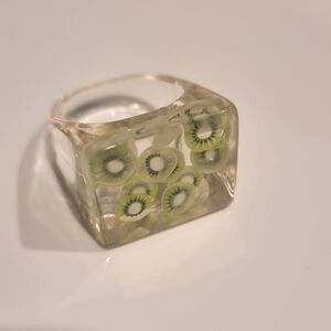 New!  URBAN OUTFITTERS Kiwi Acrylic Ring • (1035) NWOT